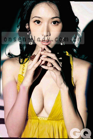 动画《我第一次做主》海报：少女在黑板前认真写计划